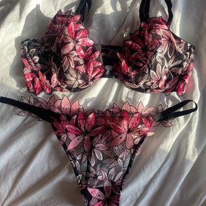 Victoria Secret Set!🌸 All Brand NEW never worn